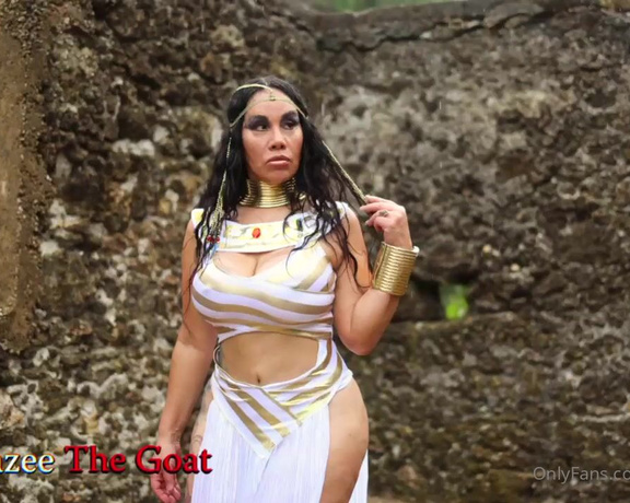 Queen Rogue aka Queenrogue OnlyFans - Cleopatra took advantage and drained his balls outside of her castle