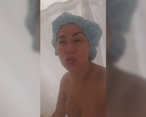 Queen Rogue aka Queenrogue OnlyFans - Taking shower