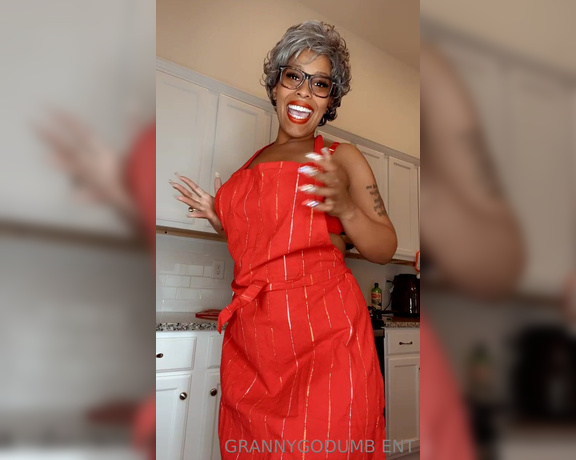 Granny Go Dumb aka Grannygodumb OnlyFans - Hey Baby’s Granny is making omelettes for all to enjoy ! I love you! #GrannyGoDumb