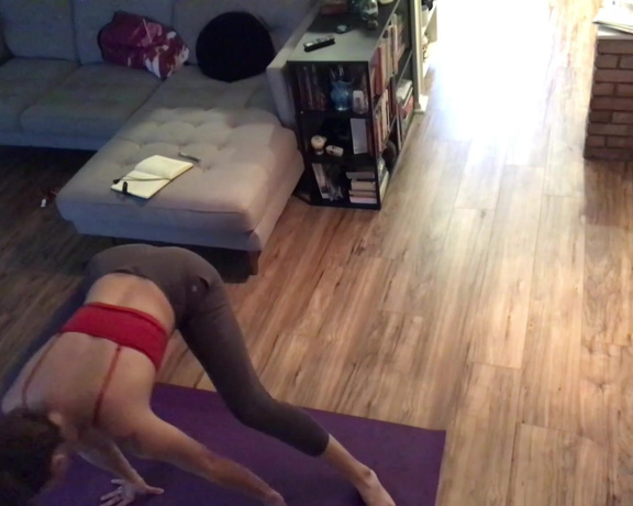 Nicole Quinn aka Nicolequinn OnlyFans - My hour long morning flow, sped up times 4 to bring you 13 minutes of speedy yoga