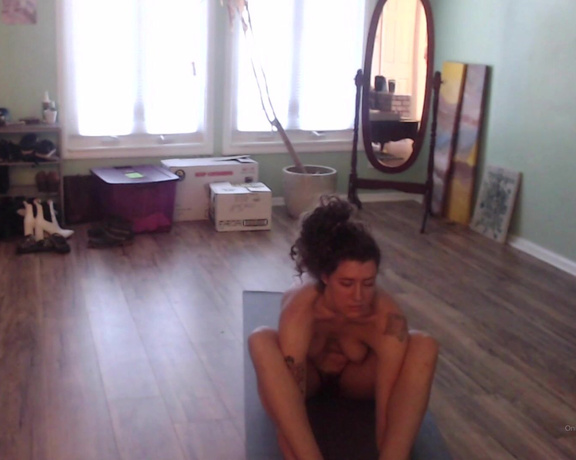 Nicole Quinn aka Nicolequinn OnlyFans - Watch me practice yoga naked!