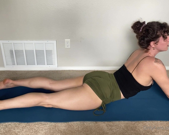 Nicole Quinn aka Nicolequinn OnlyFans - Some stretches I did today )