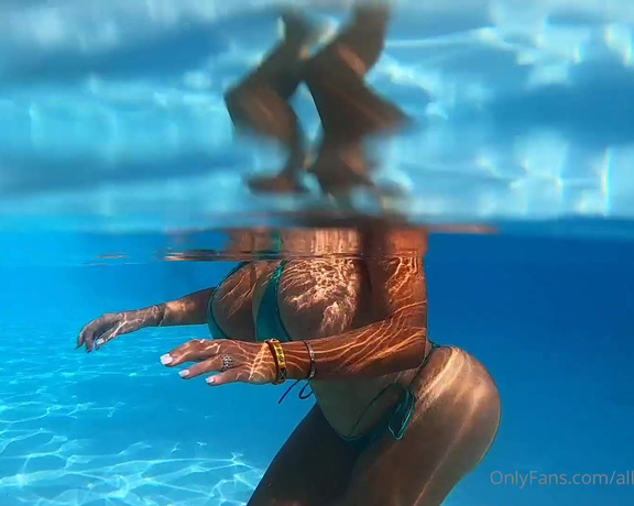 Allegra Cole aka Allegracolesworld OnlyFans - Underwater in Jamaica Full video Happy #HumpDay fellas xoxox