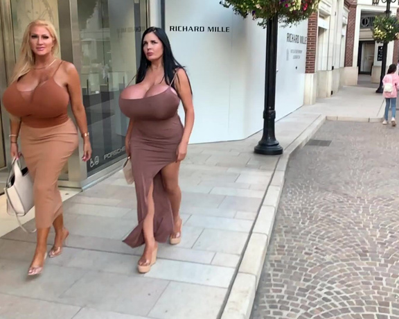 Allegra Cole aka Allegracolesworld OnlyFans - Throwback Thursday me and foxy taking her on a tour of rodeo Drive She supposed to be coming down