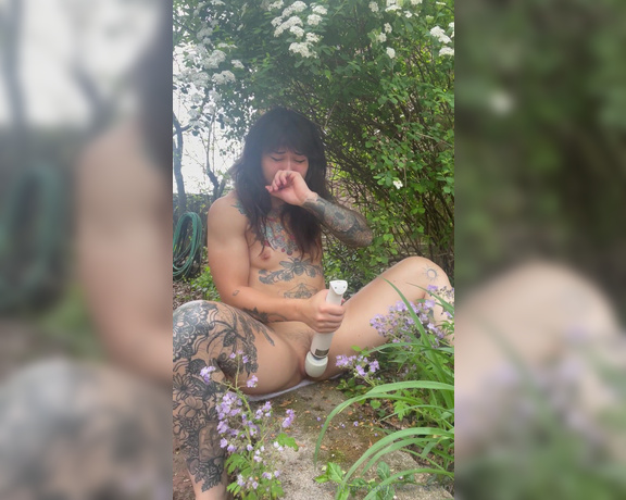 Cleo Mercury aka Cleomercury OnlyFans - April showers bring may flowers! Enjoy this adorably fun outdoor squirt video! I love gardening