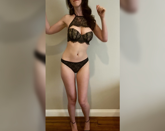 Ellie James aka Elliejames OnlyFans - A little strip tease to end the day! I wore this outfit out in Vegas once and putting it on again