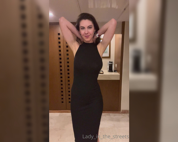Ellie James aka Elliejames OnlyFans - I went to a classy event tonight and needed a sexy dress that wasn’t too revealing Since my titties