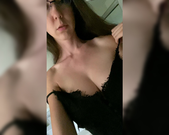 Ellie James aka Elliejames OnlyFans - After I got home and took off all my makeup I was feeling cute so I made another strip tease video,