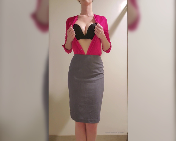 Ellie James aka Elliejames OnlyFans - Lets pretend Im the quiet secretary at work youve always fantasized about )