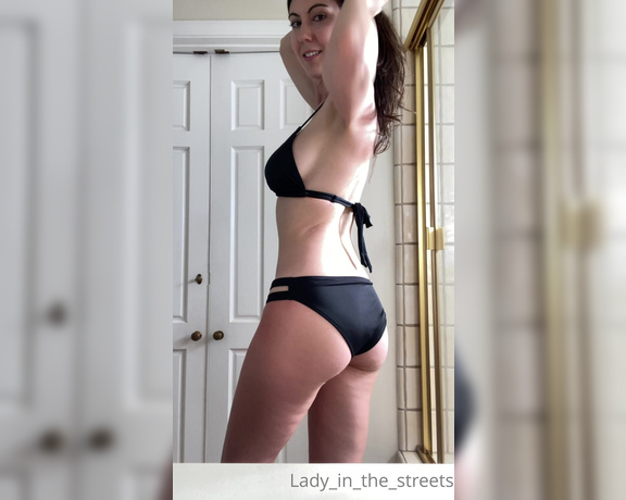 Ellie James aka Elliejames OnlyFans - As promised, here’s the video of me taking off my swimsuit for you