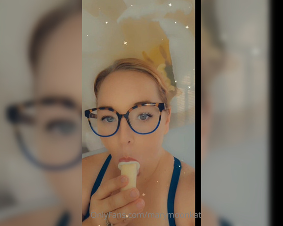 Marymoonkat - OnlyFans Video T (03.06.2022)