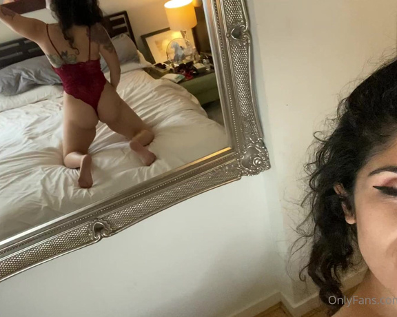 Mistresssophiasahara - A little a$$ worship clip for you! Who wants to be underne Q (27.08.2020)