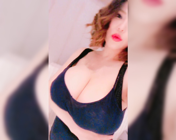 Anri Okita aka Anriokita_real OnlyFans - Hi guys Im in the mood