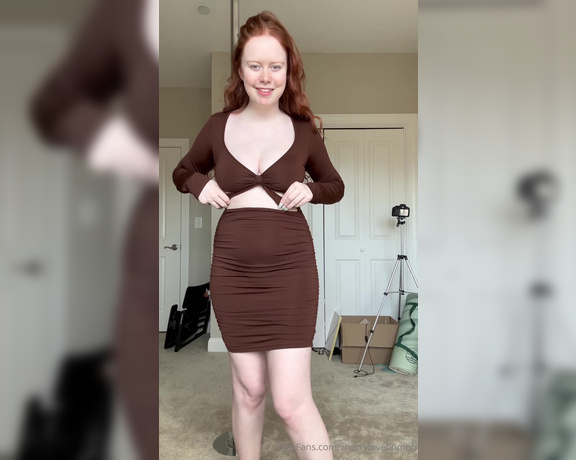 Cherrylovebombb aka Cherrylovebombb OnlyFans - Trying on a new dress )