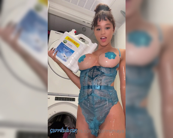 Stormi Maya aka Stormimaya OnlyFans - Is this the proper way to use laundry detergent