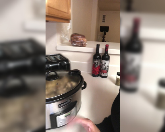 Brittany Elizabeth Welsh aka Thebrittanyxoxo OnlyFans - What’s cooking good looking Let’s swap recipes! Sorry for my messy kitchen in this video, kind