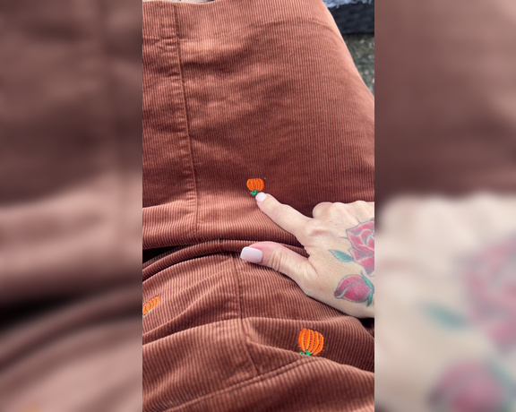 Brittany Elizabeth Welsh aka Thebrittanyxoxo OnlyFans - Getting ready to go to the pumpkin patch and wanted to post a video I hope everyone is having