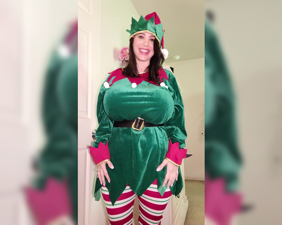 Brittany Elizabeth Welsh aka Thebrittanyxoxo OnlyFans - Busty Brittany the Elf, Whats your favorite boob size Non nude but had to make a video