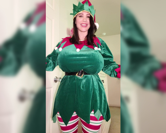 Brittany Elizabeth Welsh aka Thebrittanyxoxo OnlyFans - Busty Brittany the Elf, Whats your favorite boob size Non nude but had to make a video