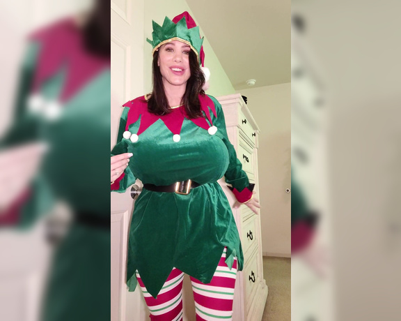 Brittany Elizabeth Welsh aka Thebrittanyxoxo OnlyFans - Busty Brittany the Elf, Whats your favorite boob size Non nude but had to make a video