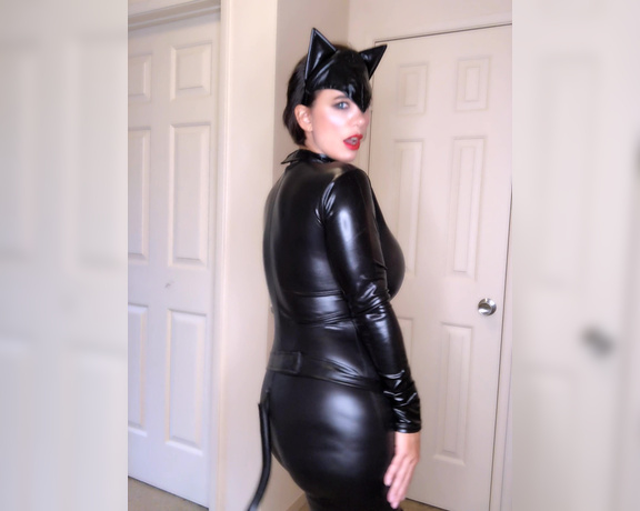 Brittany Elizabeth Welsh aka Thebrittanyxoxo OnlyFans - CONTEST TIME Your sexy Catwoman here Best naughty comment wins a free personalized video with their