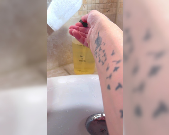 Brittany Elizabeth Welsh aka Thebrittanyxoxo OnlyFans - Shaving my legs and pussy for you in this video