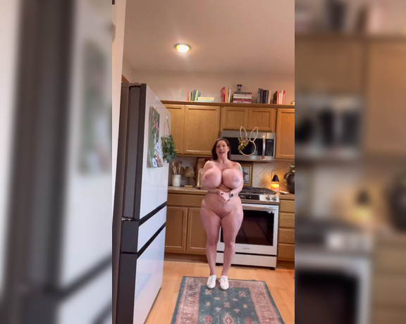 Brittany Elizabeth Welsh aka Thebrittanyxoxo OnlyFans - Clogging nude and it feels so freeing to just move, jiggles and all Hope y’all like this video