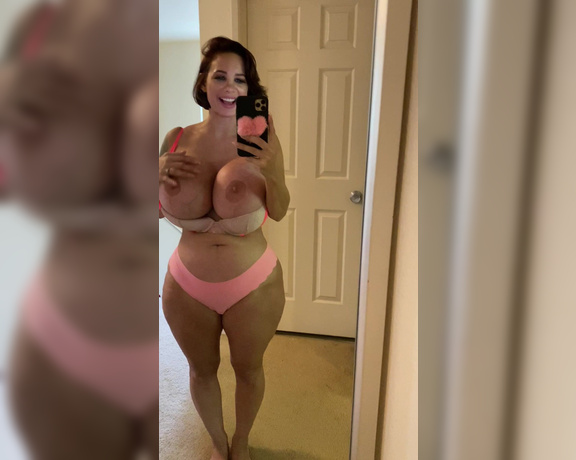 Brittany Elizabeth Welsh aka Thebrittanyxoxo OnlyFans - Holy dannnnnnng!!!!! The moment I pull this sucker down was amazing Bra is wayyyyy too small but y’