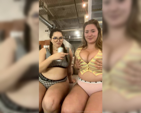 Goodgirlgrow aka Goodgirlgrow OnlyFans - Oh shit! Me and @kellijellibelli