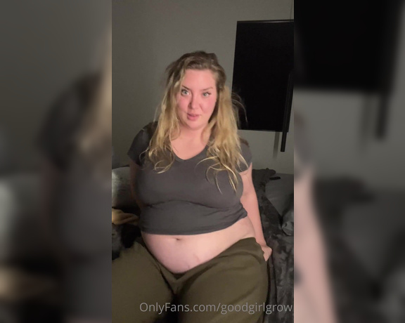 Goodgirlgrow aka Goodgirlgrow OnlyFans - Omg my shirt just doesn’t cover my soft, lower belly anymore