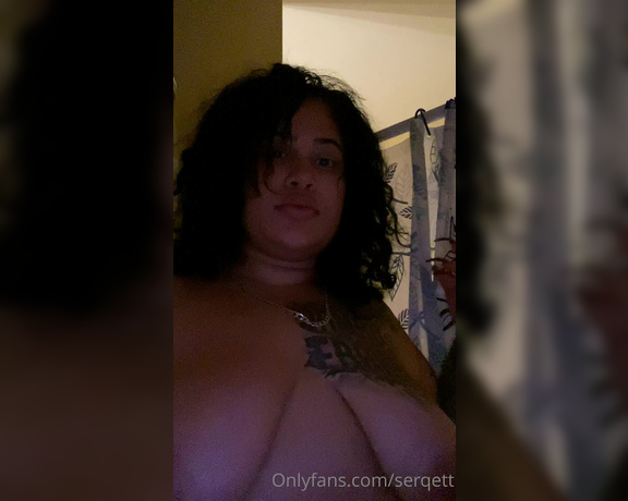 Serqett aka Serqett OnlyFans - Come watch me wash my hair anddd watch my tits bounce all over the dam place