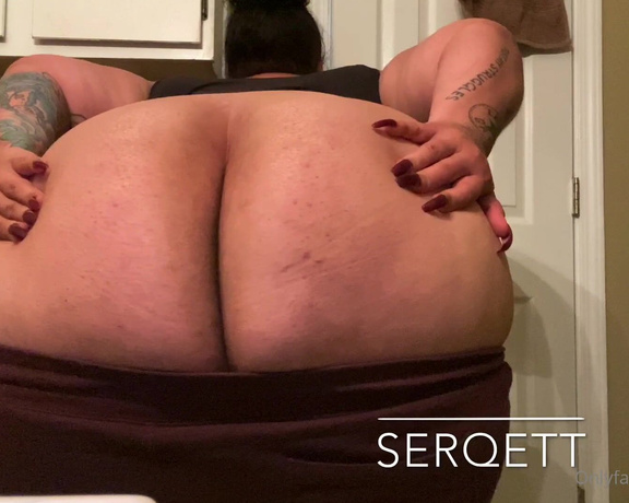 Serqett aka Serqett OnlyFans - Ass spreading while I’m at work in the bathroom