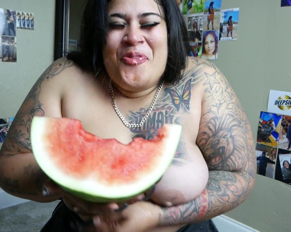 Serqett aka Serqett OnlyFans - I just want to make you guys smile, so enjoy some ASMR, my tits and some watermelon! Bloopers and
