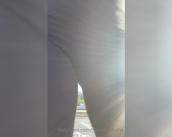 Daniela Blume aka Danielablume OnlyFans - Camel toe while skating I’m in love w my camel fat toe 2