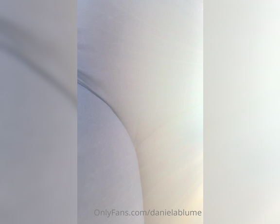 Daniela Blume aka Danielablume OnlyFans - Camel toe while skating I’m in love w my camel fat toe 2