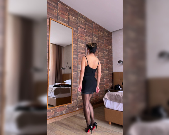 Julia Woo aka Woo_movie OnlyFans - Full outfit on show