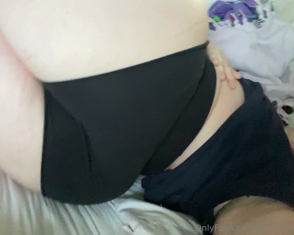 Hentaihips aka Hentaihips OnlyFans - Some big booty shaking for you