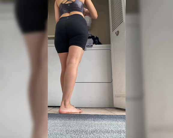 Lola Cheeks aka Lolacheeks OnlyFans - Like this for more booty videos PS my neighbor coughed and I realized they caught me doing this