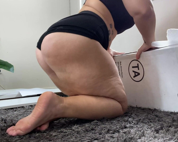 Mandy Lee aka Mandy_lee OnlyFans - Mandy Cleans is back for another week and she needs your help! I need a big strong man to show