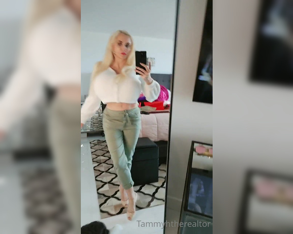 Tammyhtherealtor aka Tammylh OnlyFans - Went shopping today at En Vogue Boca! Tell me which one you like better and the white tops the fuzzy