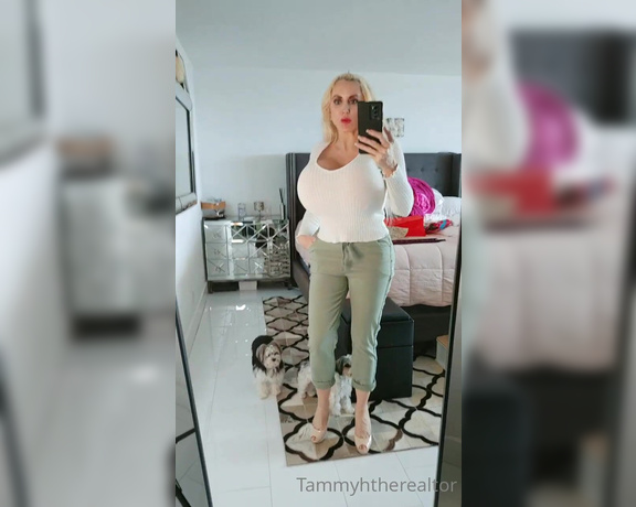 Tammyhtherealtor aka Tammylh OnlyFans - Went shopping today at En Vogue Boca! Tell me which one you like better and the white tops the fuzzy