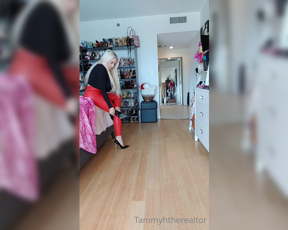 Tammyhtherealtor aka Tammylh OnlyFans - Trying on heels let me know if I should do it more often!