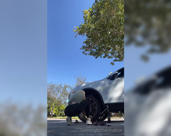 Tammyhtherealtor aka Tammylh OnlyFans - Had to change a tire! Glad someone came to help!