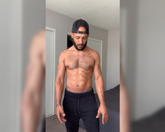 Triplexkale aka triplexkale OnlyFans - Quick upper body workout this afternoon