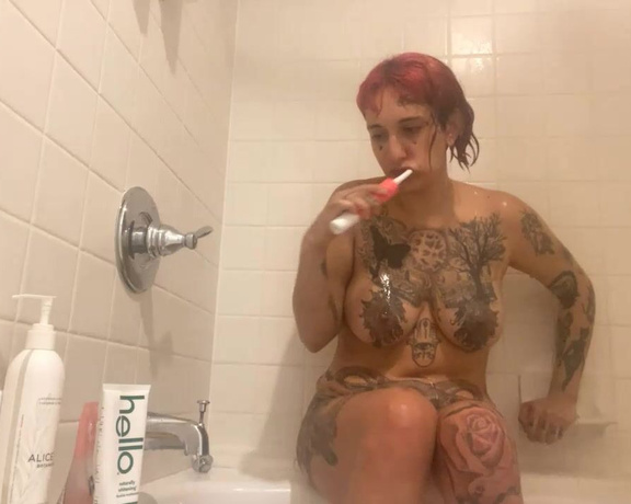 Gia Lov3ly aka lovelygia OnlyFans - Me lyk the up in coming in the shower this