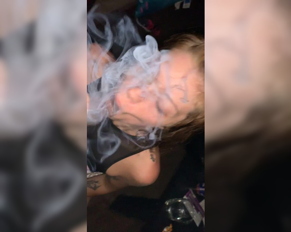 Leah winters aka leahwintersxoxo OnlyFans - Old video of me sucking a dick and smoking backwoods