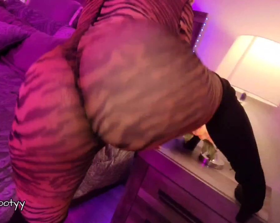 Boricuabootyy aka boricuabootyy OnlyFans - Title Sexy Tiger Claw Time 18 mins Happy Hump Day
