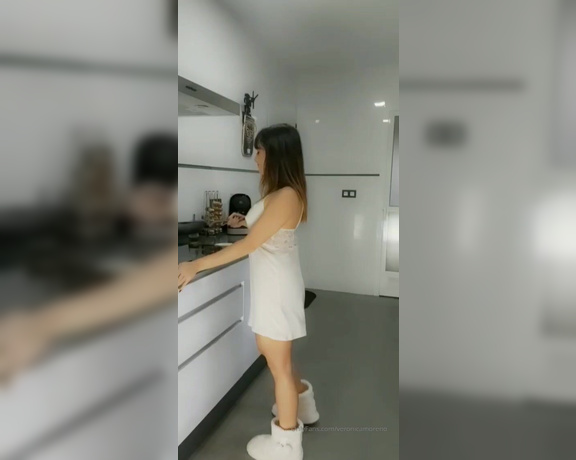 Veronica Moreno aka veronicamoreno OnlyFans - Me encanta cocinar mientras bailo I love cooking while I dance