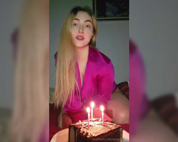 Arianna xx aka ariannaxx OnlyFans - Dears,Today January 27th is my birthday! You can congratulate me with your tips right below this