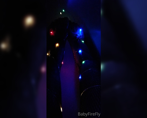 BabyFireFly aka firefireflyxxx1 OnlyFans - My poor feet lovers! I am so sorry Ive not shown you as much love! Heres a video just for you